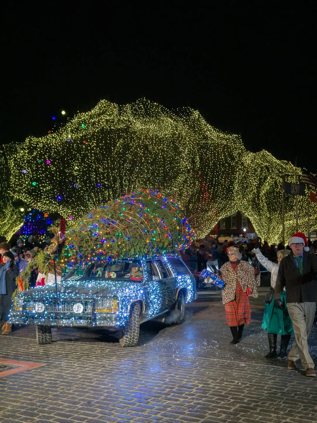 Catch 100+ Movie-Magic Floats at the Bentonville Christmas Parade on the Square