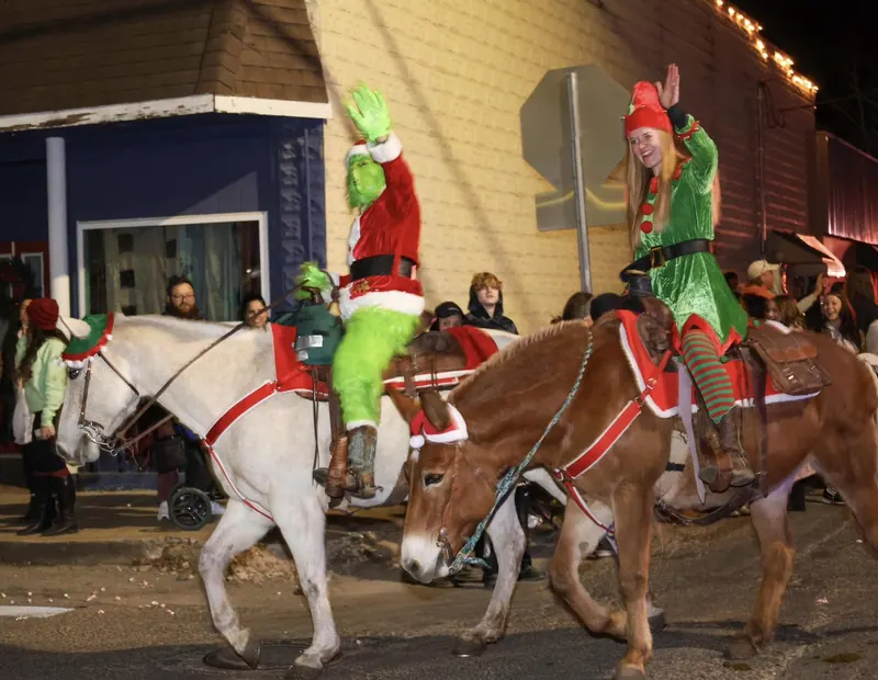 Holiday Market Joins Pea Ridge’s Parade and Tree Lighting
