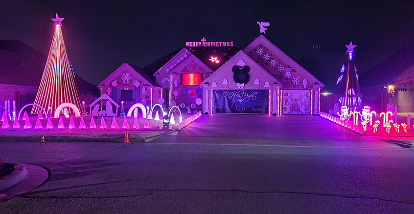 15 Homes & Neighborhoods To See Christmas Lights This Year (2023) 15 Homes & Neighborhoods To See Christmas Lights This Year (2023)