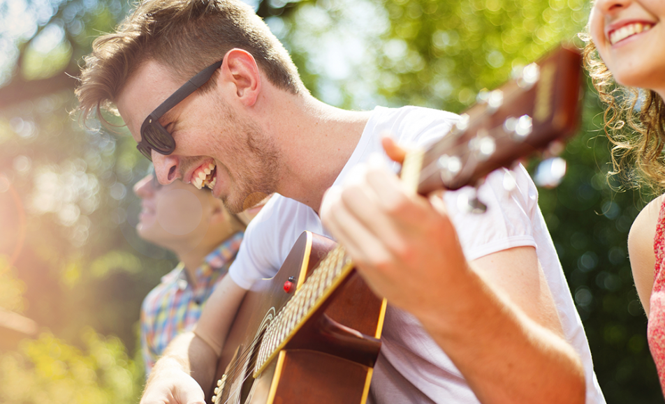Pickin' at the train station