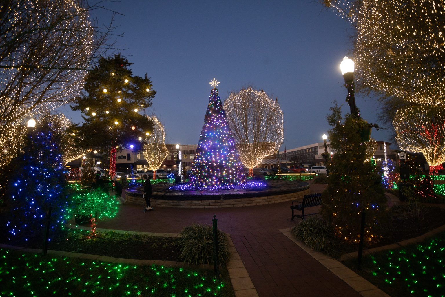 The 15 Best Neighborhoods To See Christmas Lights In Northwest Arkansas