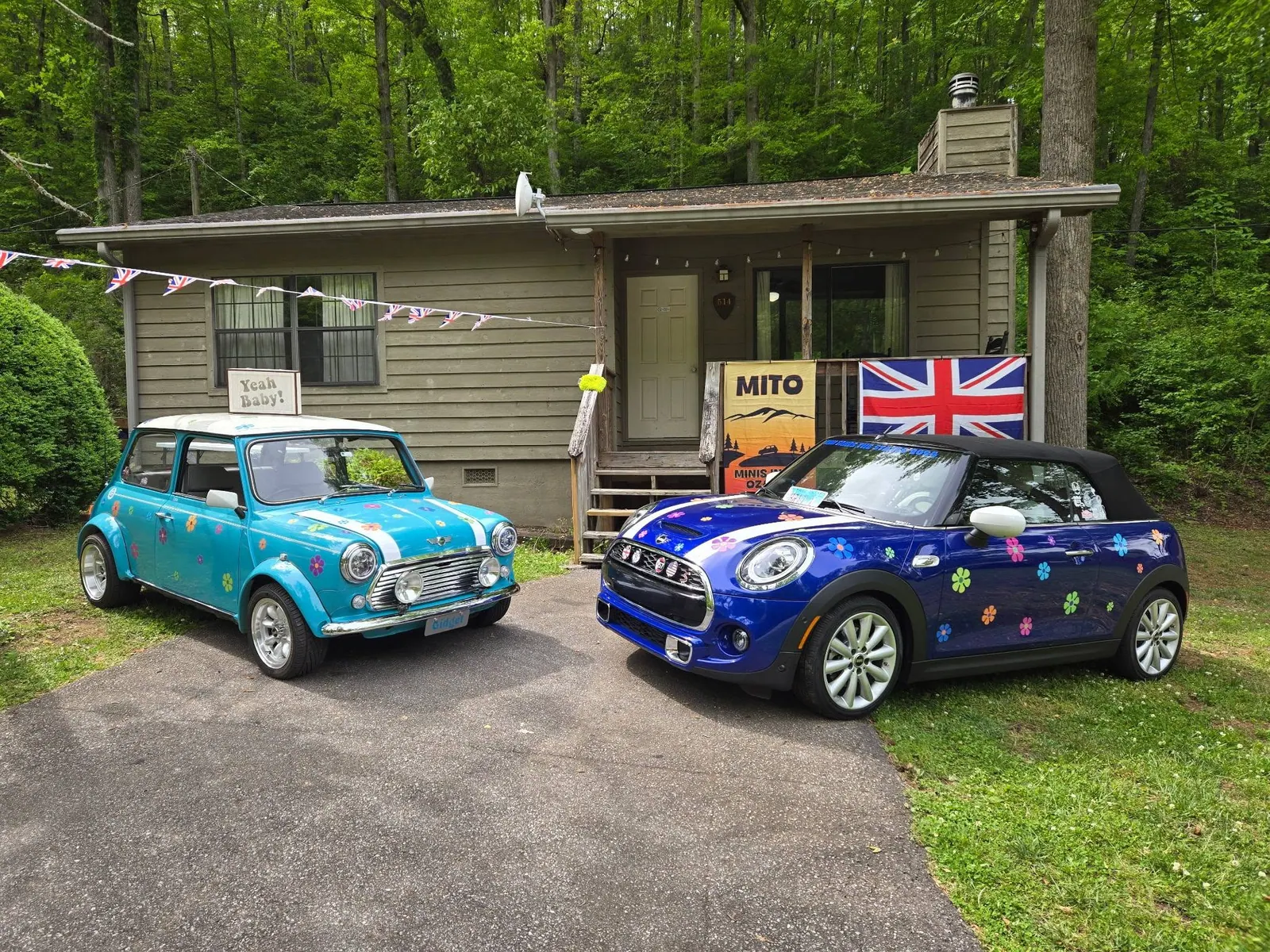 Hundreds of MINI Coopers Take Over Eureka Springs